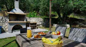 Olive Grove Poolside Apartments - Image 4