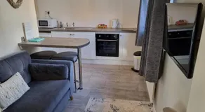 Little Park Holiday Homes Self Catering Cottages 1 & 2 bedrooms available close to Tutbury Castle - Image 2