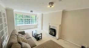Modern Huddersfield Stay - Garden & Parking - Suitable for Contractors - Image 2