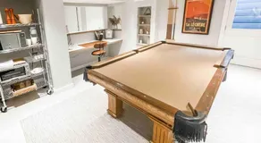 Modern Westport Studio with Pool Table & Lounge - Image 5