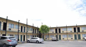 Imperial Motel - Image 4