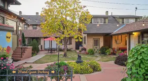 The Crest Motel - Image 3