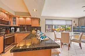 Appartement en copropriété convivial et familial avec jacuzzi et piscine chauffée | Vue sur l'eau | À côté de la plage - Image 2