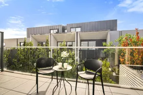 Bright 1BR Apartment Near Maribyrnong River - Image 5