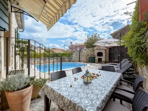 Majestic villa with private pool - Image 3