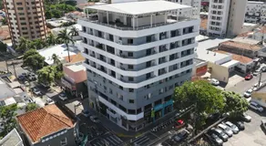 Estúdio espaçoso com sacada e cama king no centro - Image 2