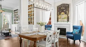 Elegant Manor w Private Yard & Modern Amenities - Image 4