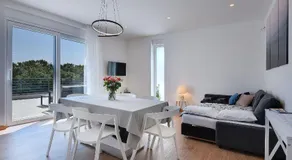 Modernes Apartment mit großer Terrasse - Image 2