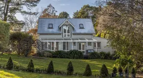 Carramar Coach House, Romantic Falls Retreat - Image 5