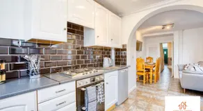 Spacious 6-Bedroom House with Parking in Bridgwater Ideal for Contractors & Group Stays - Image 5
