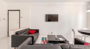 Latina Modern Apartment - Image 2