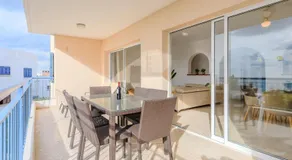 H&O Golden Sunset View Apartment - Image 4