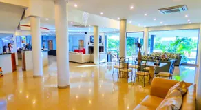 De La Costa Hotel - Image 3