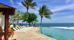 Queen of the South Beach Resort - Image 3