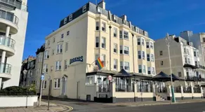 Legends Hotel - Image 4
