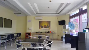 Quint Hotel - Image 2