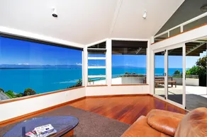 Beach Views Holiday Home - Image 4