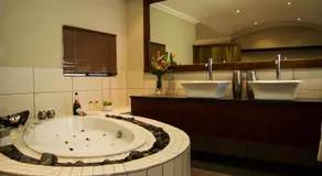 Fig Tree Guesthouse - Image 3