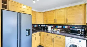 Elegant 5 Bedroom and 3 Bathroom Home in St Annes - Image 2