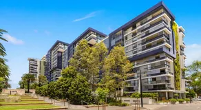 Stylish 1 bdrm Camperdown - Car park, Gym & Pool - Image 4