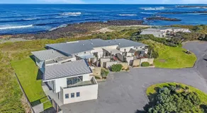 Hearns Beachside Villa 3 - Image 4