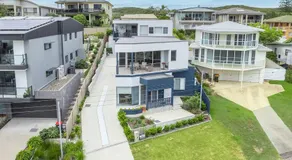 Fingal Bay View Unit 1 16 Tuna Crescent - Image 4