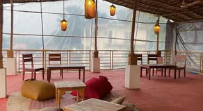 12 Monks - Backpacker Resort - Image 5