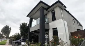 Modern Luxury Estate, 4 Ensuite Rooms, Comfy, Convenient, Secure and Close to the Airport!! - Image 5
