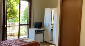 B&B Santa Monica - Image 2