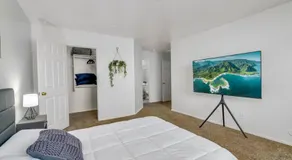 Great location near shopping & entertainment - Image 2