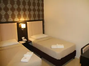 Manhattan Suites Inn - Image 3