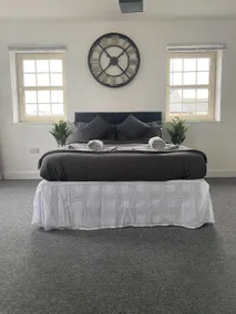 Doncaster Furnished House For Short Lets - Image 2