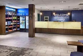 Hampton Inn by Hilton Newark Airport - Image 4