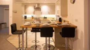 2-Bed Wallington, Sleeps 6, Parking, Near LGW - Image 3