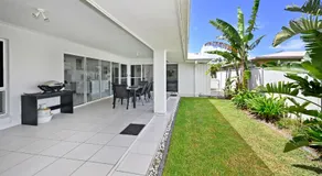 Beach House Getaway - Stylish, Kms of Beach ZA1 - Image 3