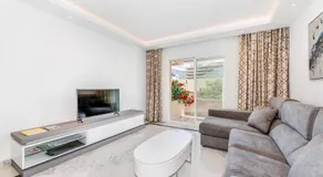 Bright apartment in the heart of Puerto Banus - Image 2