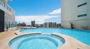 One bed Harbour and city views apartment - Image 3