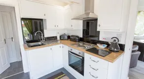 Lincoln Holiday Retreat Cottage with Private Hot Tub - Image 3