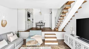 Elegant Duplex with Parking by Beachfront Stay - Image 2