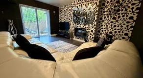 Stylish 3-Bed Family Pet-Friendly Home with Garden - Image 2