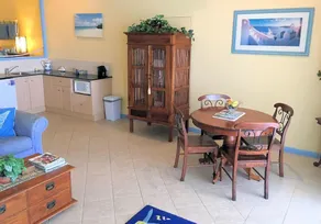 Al Mare Beachfront Retreat - Image 2