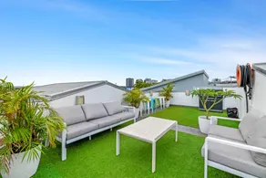 Spacious 2-bed With Private Rooftop & BBQ Access - Image 3