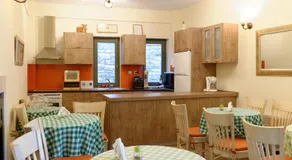 Alexandra Hotel - Image 3