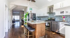 Duplex 3 Bed 2 Bat Apt Steps from Lincoln Square - Image 3