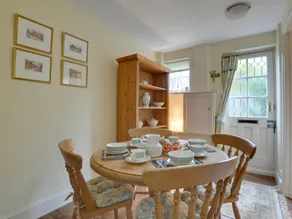 Quaint Cottage in Crowborough with Graden - Image 2