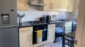 Pet Friendly Top Floor Apt w Sea View Sleeps 5 - Image 3