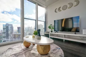 INFIVILLA Suites Eaton Center - Image 2