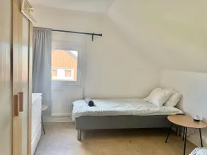 6BR Villa • 3 Bath • 11 Beds • Parking - Image 4