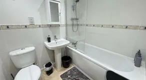 Spacious Beautiful London 2 Bedroom Apartment - 2 Bathrooms - Image 5