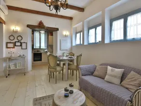 Alleinstehendes Ferienhaus mit  W-LAN, Whirlpool, privatem Pool, Klimaanlage, TV, Innenhof - Image 4